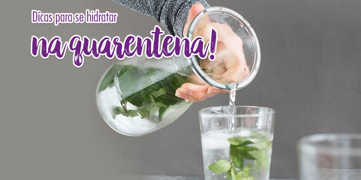 Vidro com água saborizada