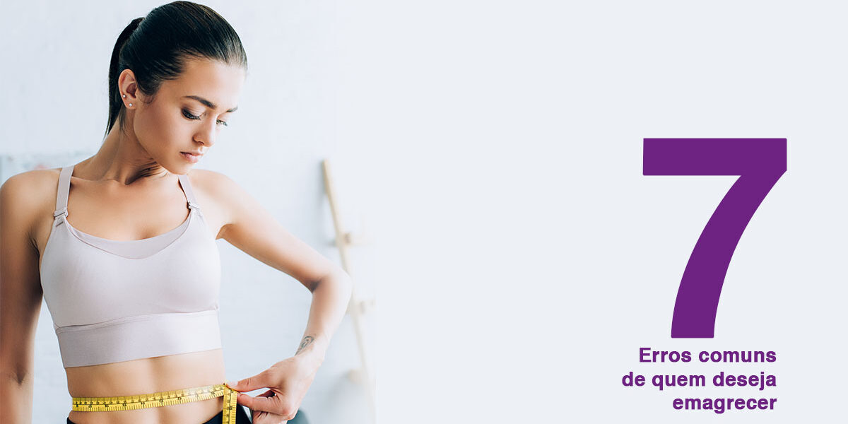 Mulher com fita métrica na cintura